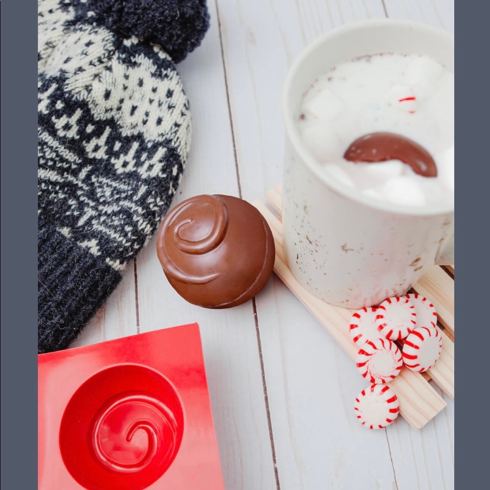 NEW Silicone Swirl Hot Chocolate Bomb Mold from Bennkai, Not Used